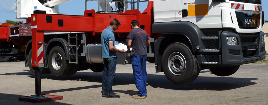 camion con plataforma elevadora