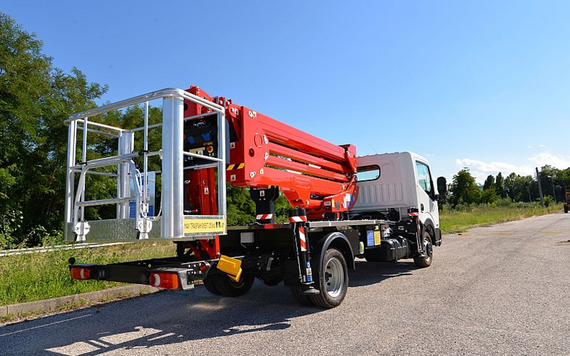 camion cesta seminuevo