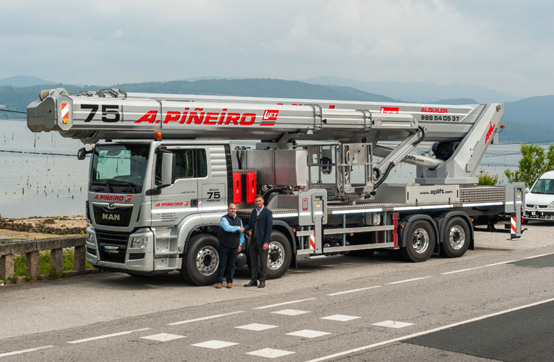 grua autopropulsada piñeiro