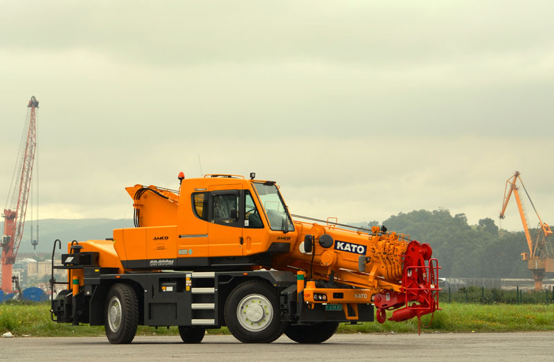 grua movil kato