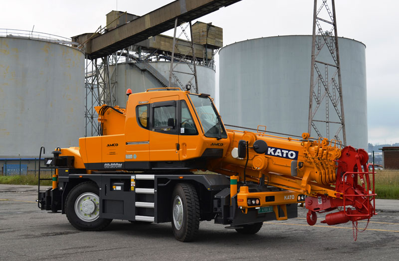 grua movil kato