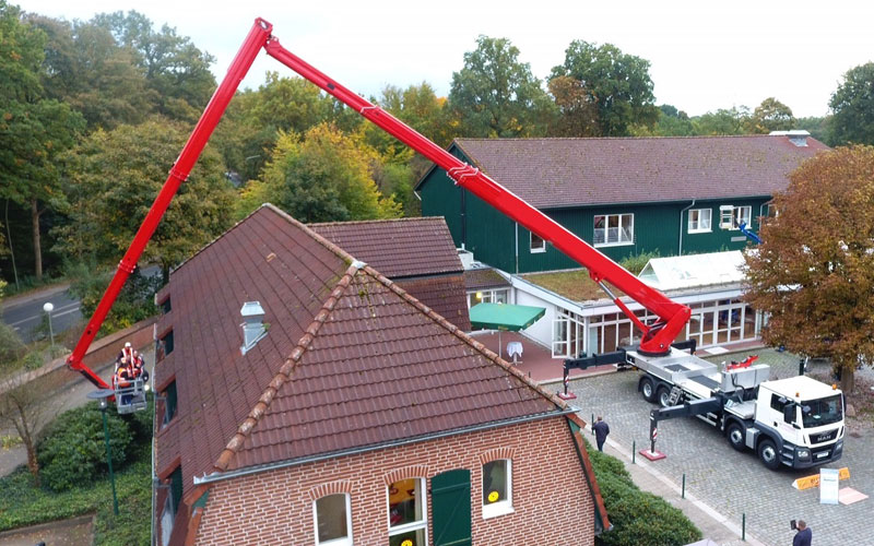 plataforma elevadora sobre camion