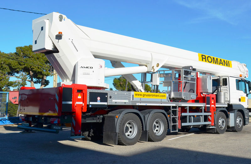 Plataforma sobre camion ruthmann