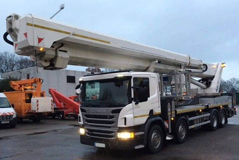 plataforma elevadora sobre camion palfinger
