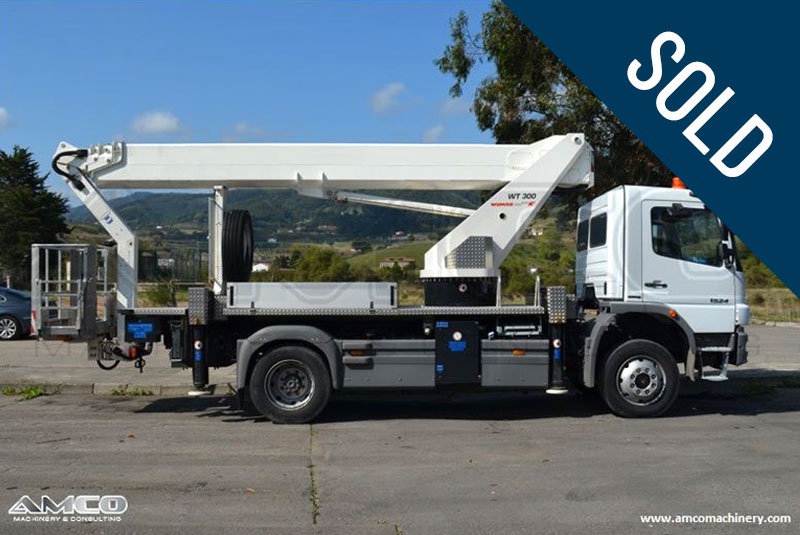 plataforma sobre camion mercedes