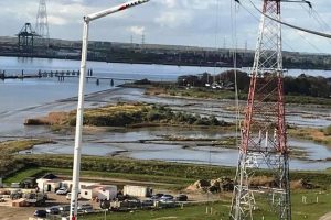Plataforma sobre camión 90 metros
